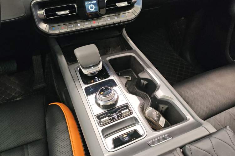 Used  BJ40 2024 2.0T All-New Urban Hunter Edition Chivalrous Style
