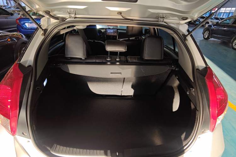 Used Toyota YARiS L Zhi Xian 2015 1.5E Automatic Charm Edition
