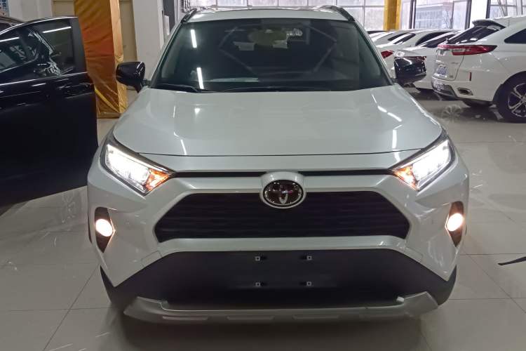 Used Toyota RAV4 2022 2.0L CVT 4x4 Fashion Edition
