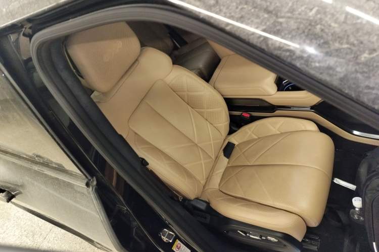 Used  Leopard 8 2025 Smart & Brave Flagship Edition 7 Seats
