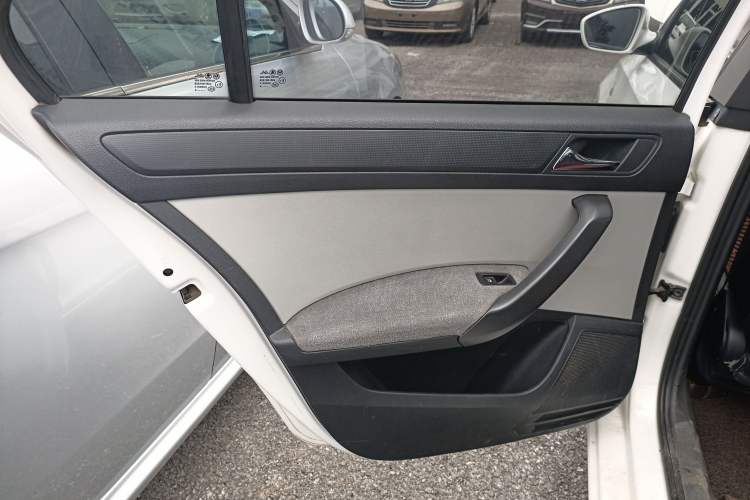 Used Skoda Rapid 2013 1.6L Automatic Smart Selection Model
