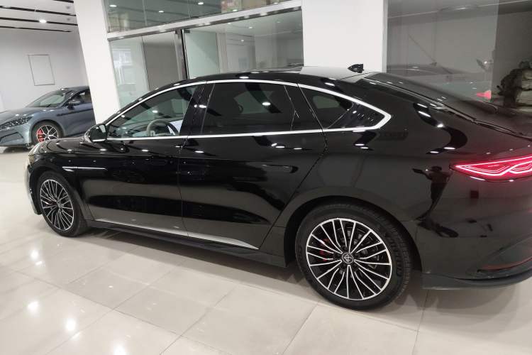 Used BYD Han 2025 EV with 701 km of Laser Radar-Enabled Intelligent Driving
