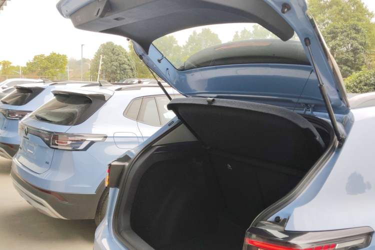 Used Volkswagen Tharu 2025 NewRui 300TSI Prestige Edition
