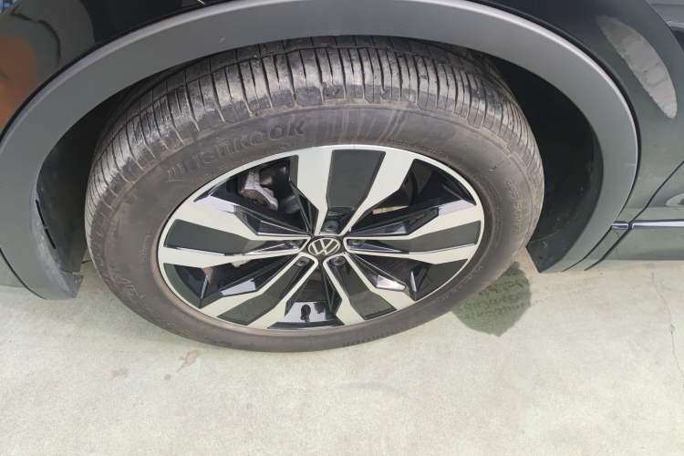 Used Volkswagen Tiguan L 2024 Outstanding Model 330TSI Automatic Two-Wheel Drive R-Line Dragon Glory Edition
