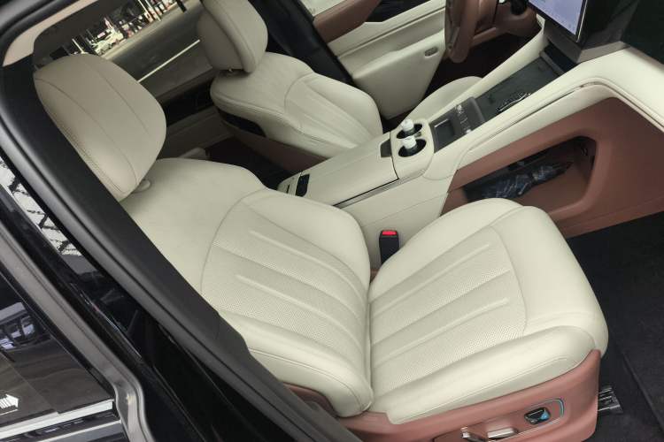 Used BYD Xia 2025 DM-i 1.5T 180km Beyond Edition
