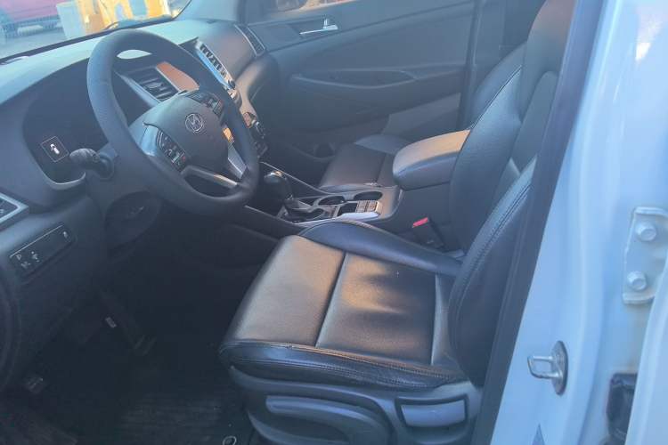 Used Hyundai Tucson 2015 1.6T Dual-Clutch Two-Wheel-Drive Smart Model
