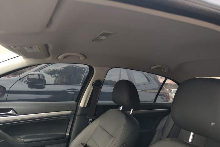 Used Volkswagen Lavida 2015 1.6L Automatic Fashion Edition