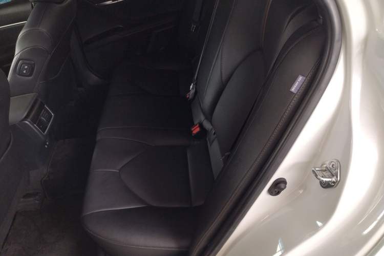 Used Toyota Camry 2021 2.0G Luxury Edition
