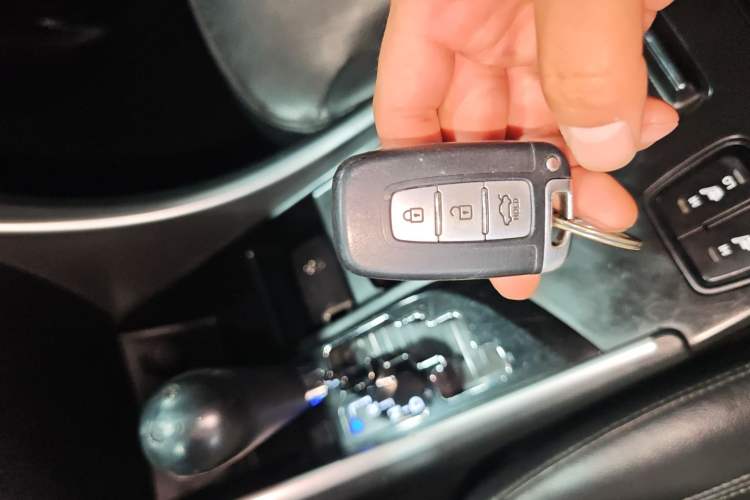 Used Hyundai Sonata 2014 2.4L Automatic Luxury Version China IV Standard
