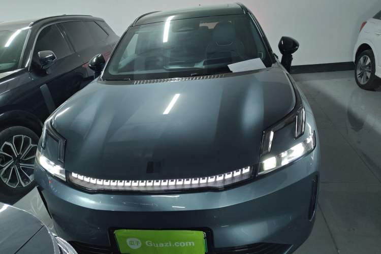 Used Lynk & Co 08 EM-P 2025 220 km All-Wheel-Drive Performance Halo