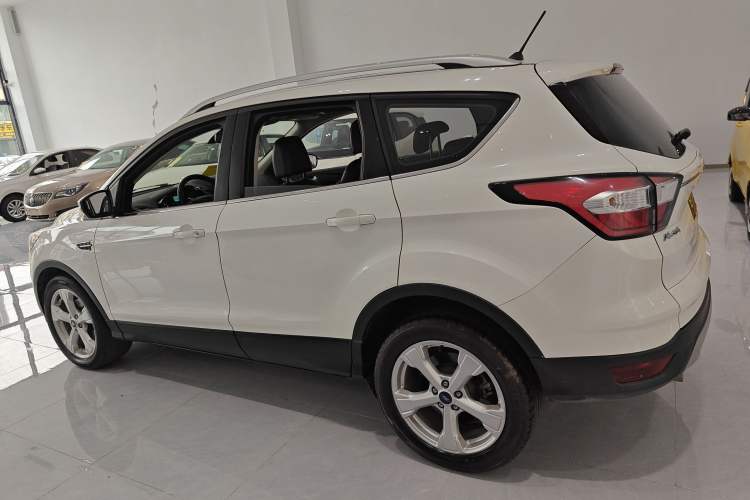 Used Ford Kuga 2018 EcoBoost 180 Two-Wheel-Drive Platinum Edition
