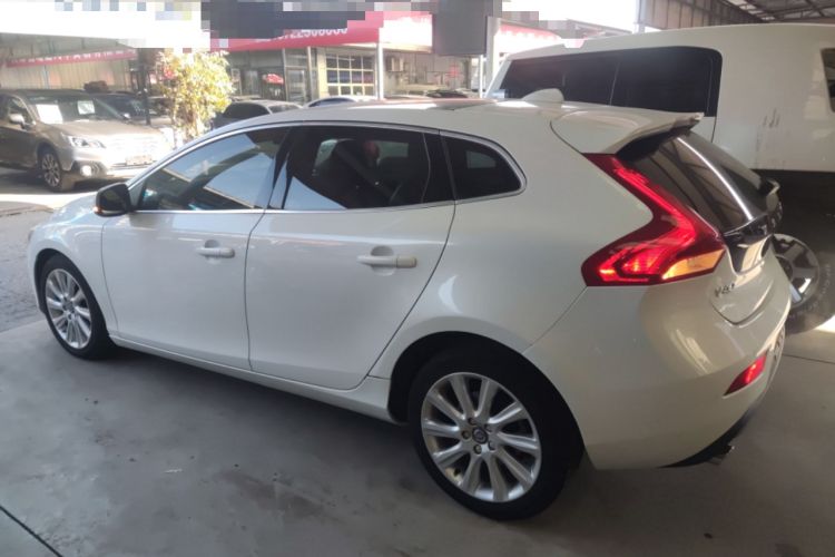 Used Volvo V40 2016 T4 Smart Luxury Edition
