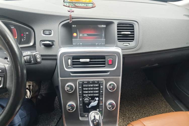 Used Volvo V60 2014 T5 Zhiya Edition