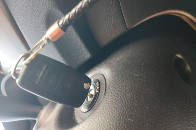 Used Kia Carens 2013 2.0L 5-Seater Automatic Standard Version China IV Standard