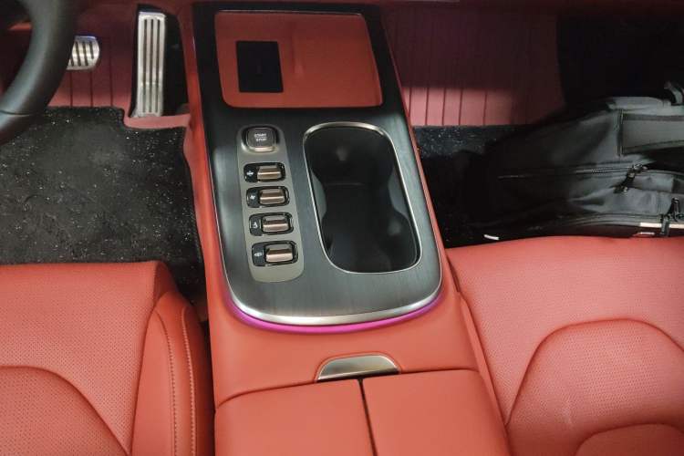 Used  SU7 2024 Four-Wheel Drive Ultra-Long Range Advanced Intelligent Driving Max Edition
