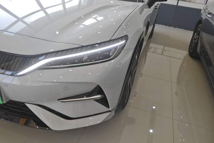 Used BYD Song L EV 2025 Intelligent Driving Version 662 km LiDAR Excellence Edition
