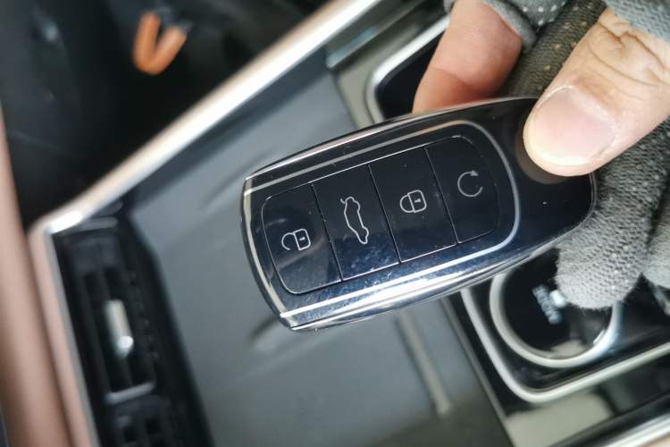 Used Chery Tiggo 8 L 2024 2.0T Two-Wheel Drive Prestige Version 5 Seats