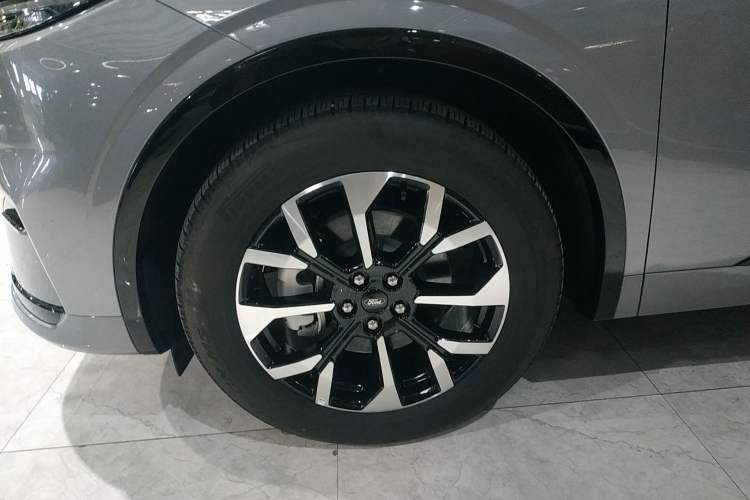 Used Ford Edge 2025 Ford Explorer L 2.0T EcoBoost E-Hybrid Four-Wheel-Drive 7-Seater Supreme Model