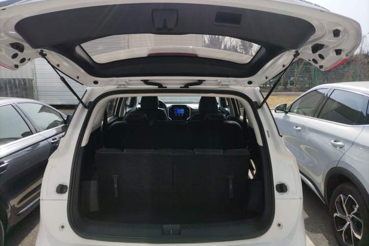 Used Baojun 530 2021 Global Car Anniversary Edition 1.5T Manual Luxury Model 7 Seats