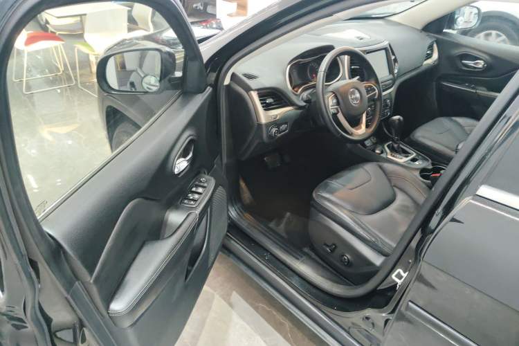 Used  Cherokee 2017 2.0L Superior Edition
