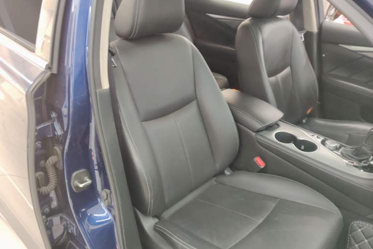 Used Infiniti Q50L 2018 2.0T Enjoyment Version China VI Standard