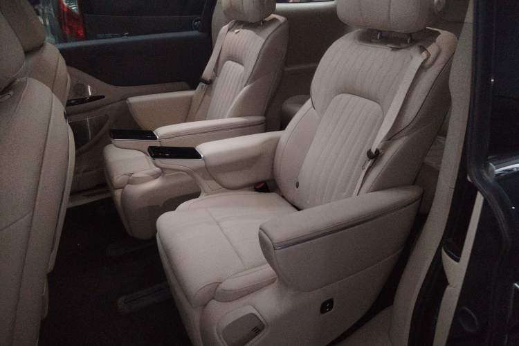 Used VOYAH Dream 2025 PHEV Four-Wheel-Drive Flagship Kunpeng Edition
