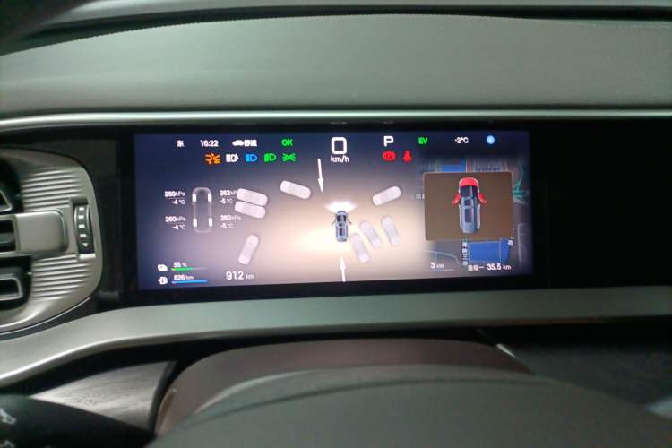 Used Denza D9 2025 DM-i Smart Drive 1020 Four-Wheel Drive Deluxe Model
