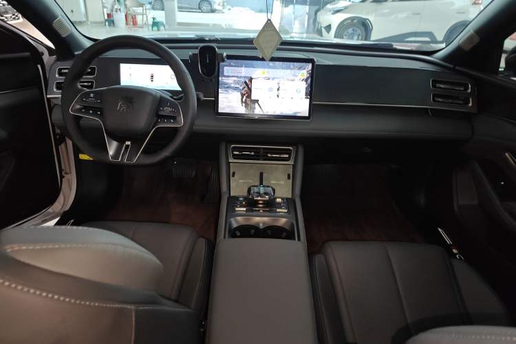 Used BYD Qin L 2024 DM-i 120KM Beyond Model
