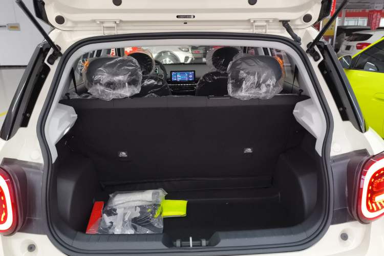 Used  3 2025 330km Freedom Edition