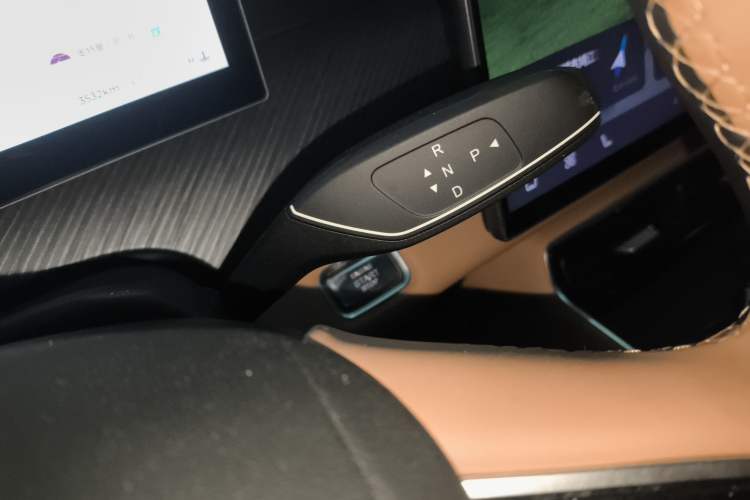 Used Chery Tiggo 8 L 2024 2.0T Two-Wheel Drive Luxury Edition 5 Seats