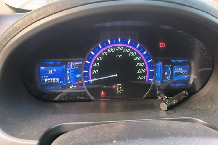 Used BYD S6 2014 2.0L Manual Luxury 5-Seater
