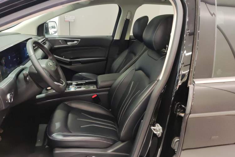 Used Ford Edge 2021 PLUS EcoBoost 245 Two-Wheel-Drive Platinum Edition 5 Seats
