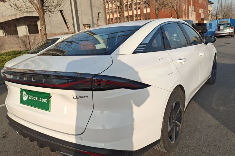 Used  L6 2025 EM-i 140km Starship Edition
