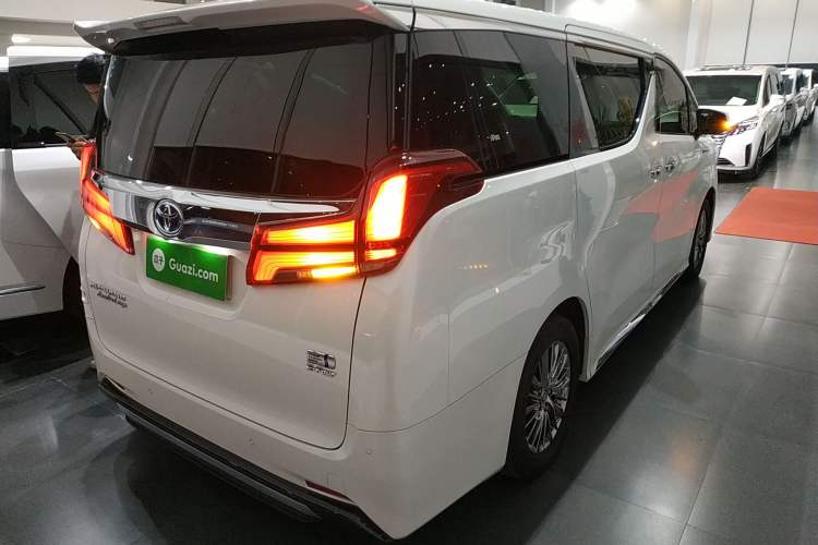 Used Toyota Alphard 2021 Dual-Motor 2.5L Premium Edition
