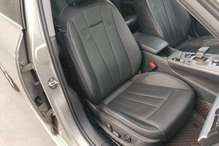 Used Audi A4L 2018 30th Anniversary Edition 40 TFSI Fashion Model
