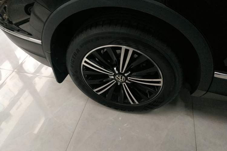 Used Volkswagen Tiguan L 2021 330TSI Automatic Two-Wheel Drive Smart Edition
