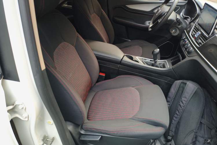 Used Baojun 560 2017 1.5T Manual Comfort Version 7 Seats
