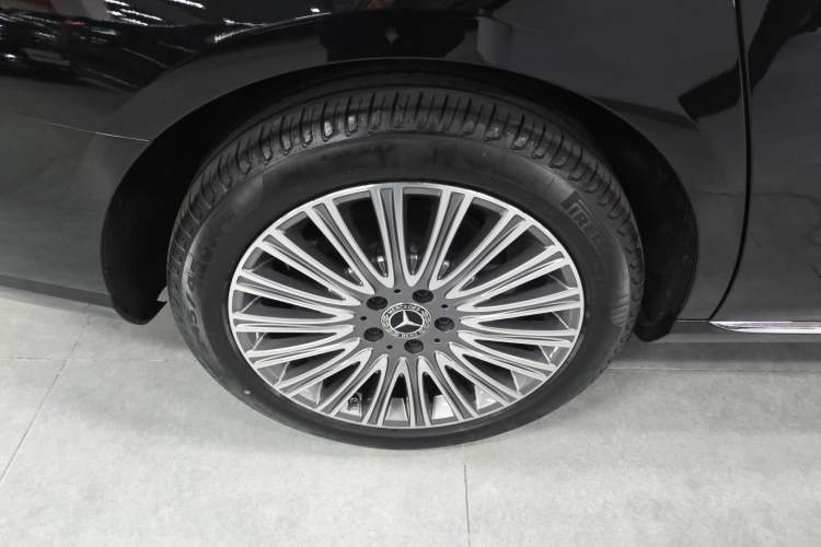 Used Mercedes-Benz E-Class 2023 Updated E 300 L Fashion Edition
