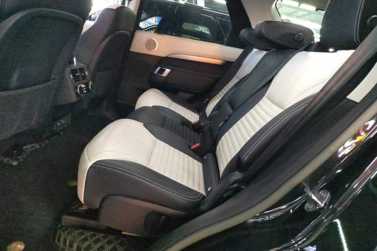 Used Land Rover Discovery 2023 360 PS R-Dynamic S