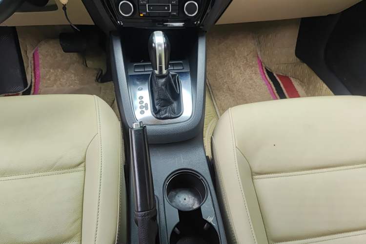 Used Volkswagen Sagitar 2014 Revised Version 1.4TSI Automatic Luxury Edition
