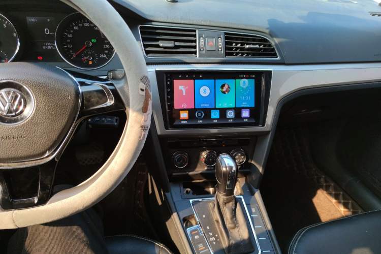 Used Volkswagen Lamando 2015 230TSI DSG Fashion Edition
