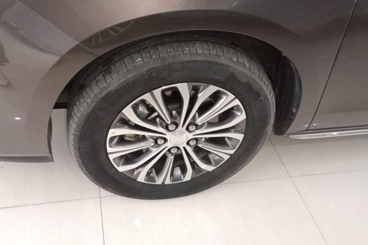 Used Buick GL8 2023 Facelifted Land Cruiser Executive Luxury Version
