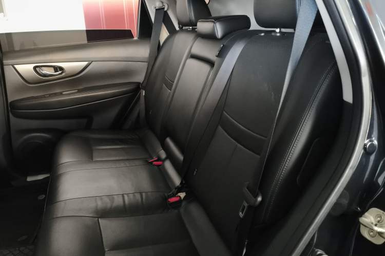 Used Nissan X-Trail 2015 2.0L CVT Comfort MAX Edition 2WD
