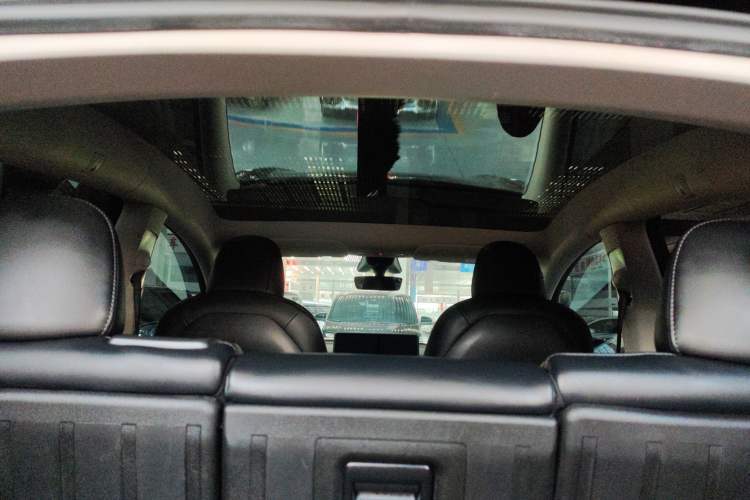 Used Tesla Model Y 2022 Long-Range All-Wheel-Drive Version
