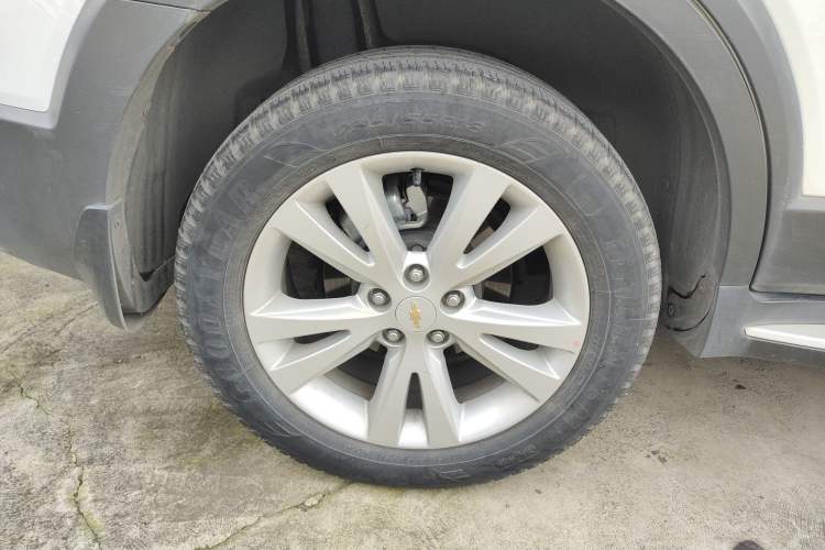 Used Chevrolet Captiva 2015 2.4L 4x4 Flagship Edition 7-Seater
