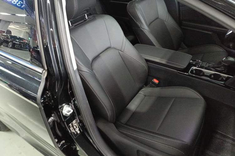 Used Toyota Camry 2024 Dual-Motor 2.0 HGVP Luxury Edition