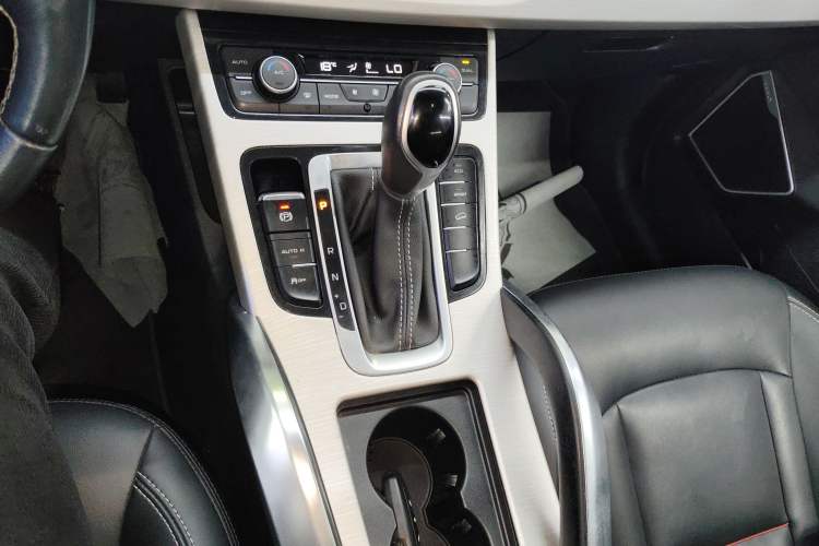 Used Geely Auto Emgrand X7 Sport 2018 1.8TD Automatic Two-Wheel Drive Zhiya Model
