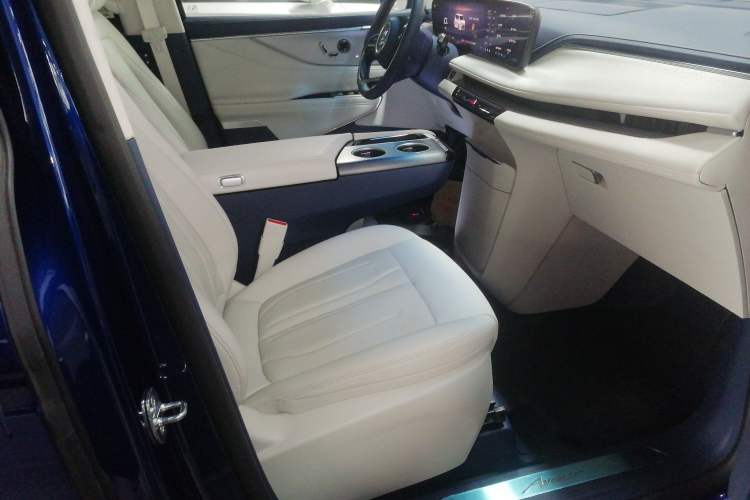 Used Buick GL8 New Energy 2024 Lu Zun Luxury Edition 7-Seater
