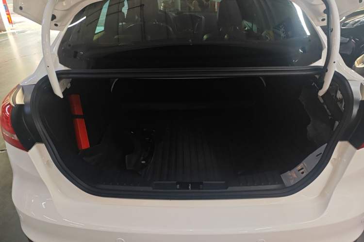 Used Ford Focus 2018 Sedan Classic 1.6L Automatic Trendy SmartDrive Edition
