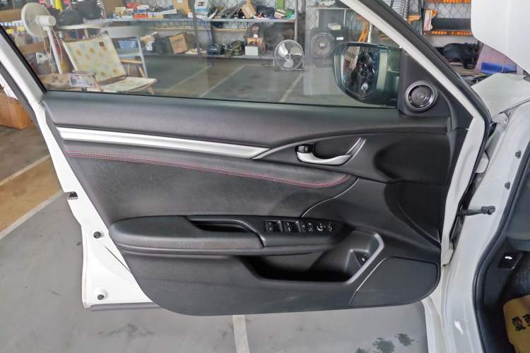 Used Honda Civic 2016 220TURBO CVT Luxury Edition
